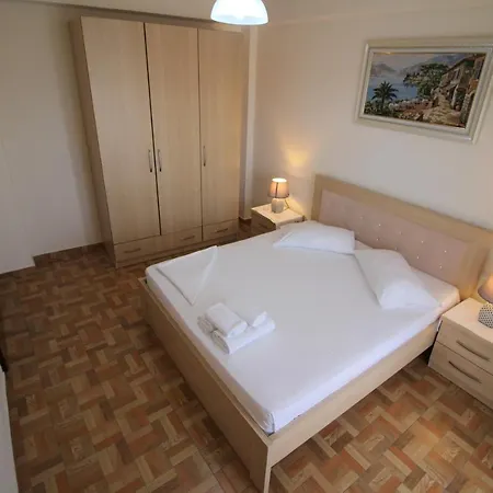 Doka Center * Sarandë