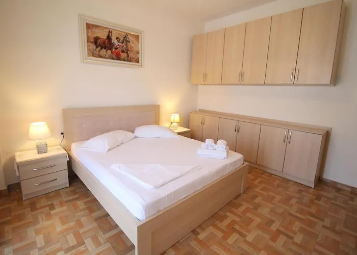 Doka Center 公寓 Sarandë