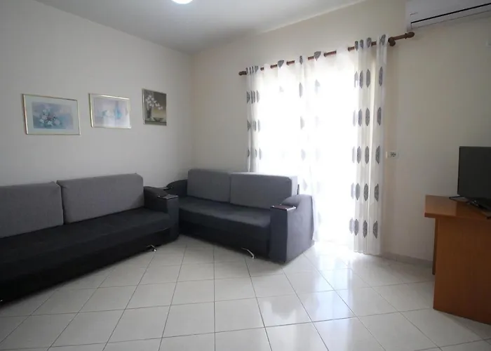 Doka Center 公寓 Sarandë